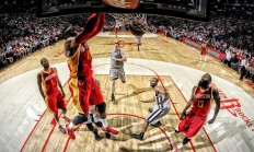 开云体育下载-勇士踏平浙江队，浓眉在季后赛抢七接管比赛