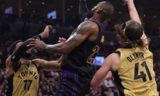 开云平台-关于拉塞尔独揽分，掀翻马刺助湖人获胜的信息