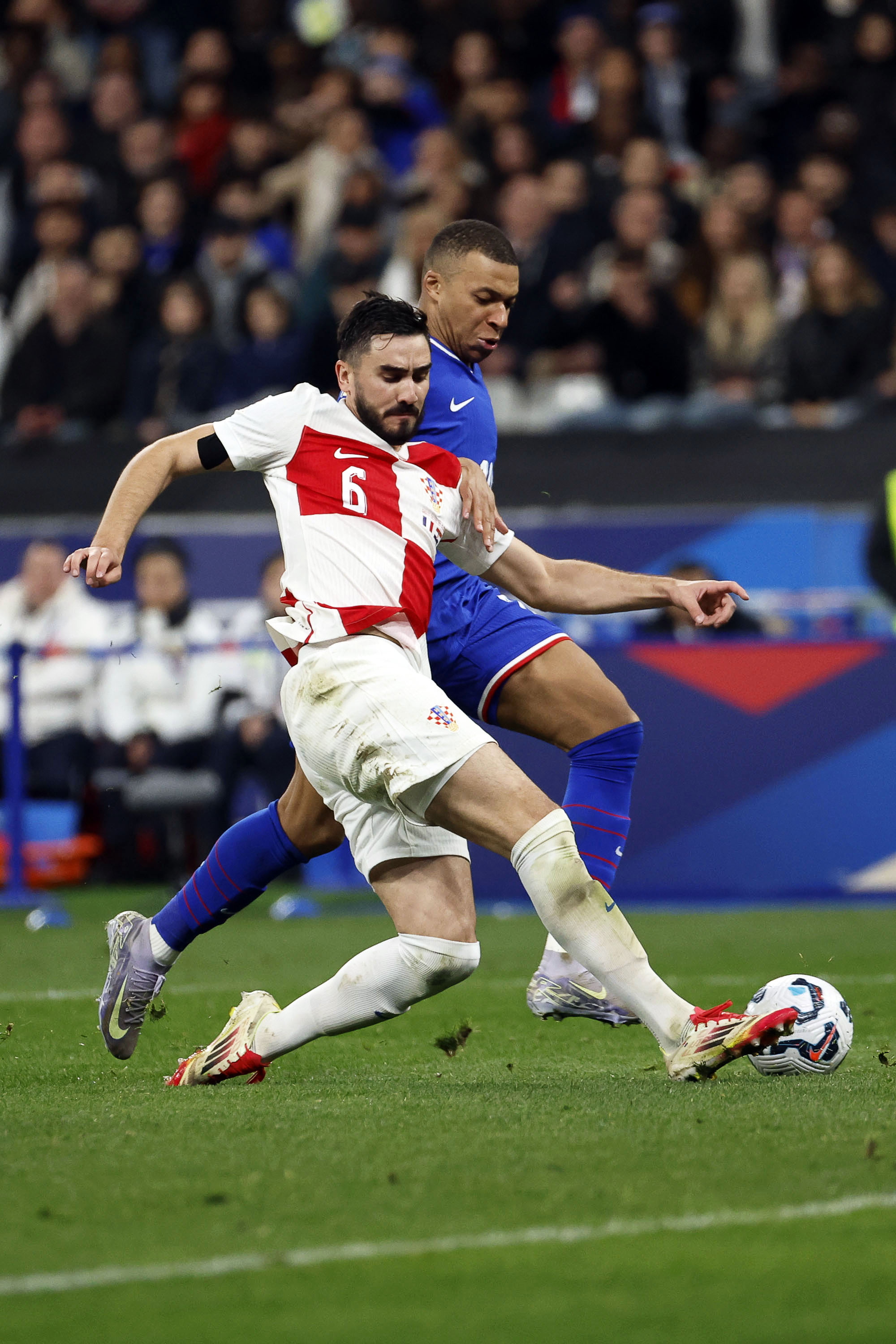 欧国联对决精彩绝伦，球员风采十足