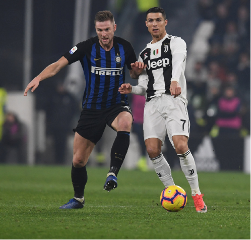 尤文图斯轻松击败对手，领跑积分榜的简单介绍