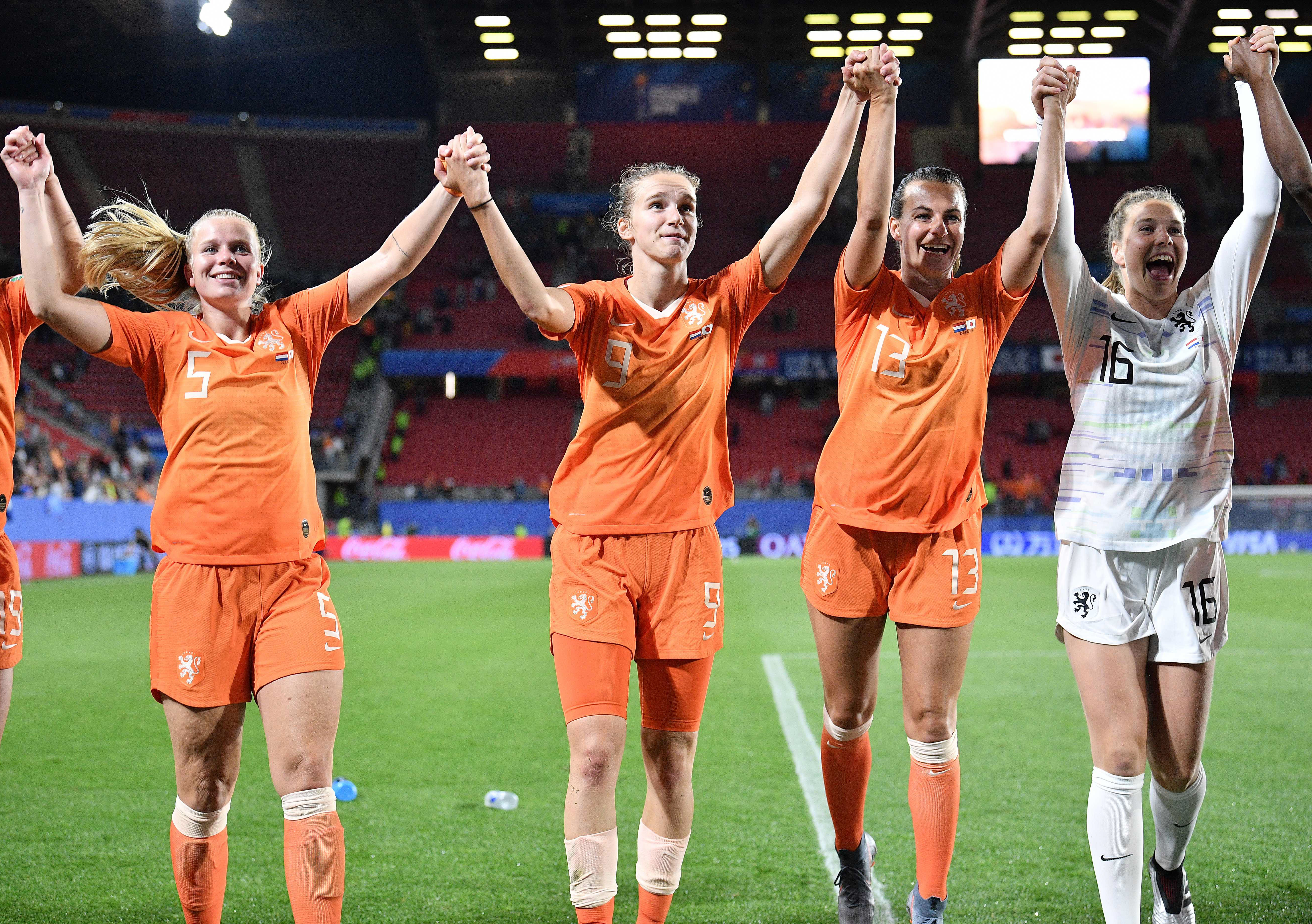 荷兰队斗志昂扬晋级到八强阶段