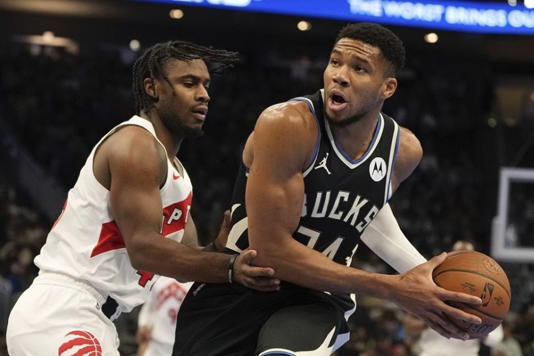 雄鹿击败公牛，字母哥三分回馈球迷的简单介绍