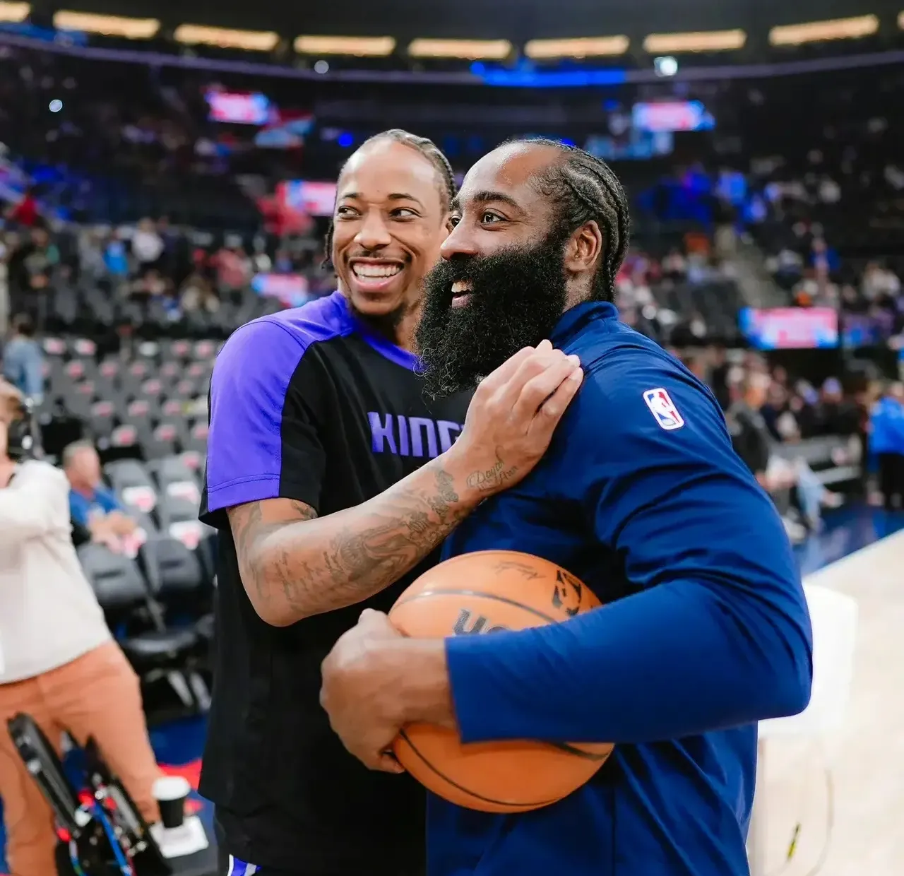 快船客场惊险获胜,锁定季后赛席位 快船客场惊险获胜,锁定季后赛席位