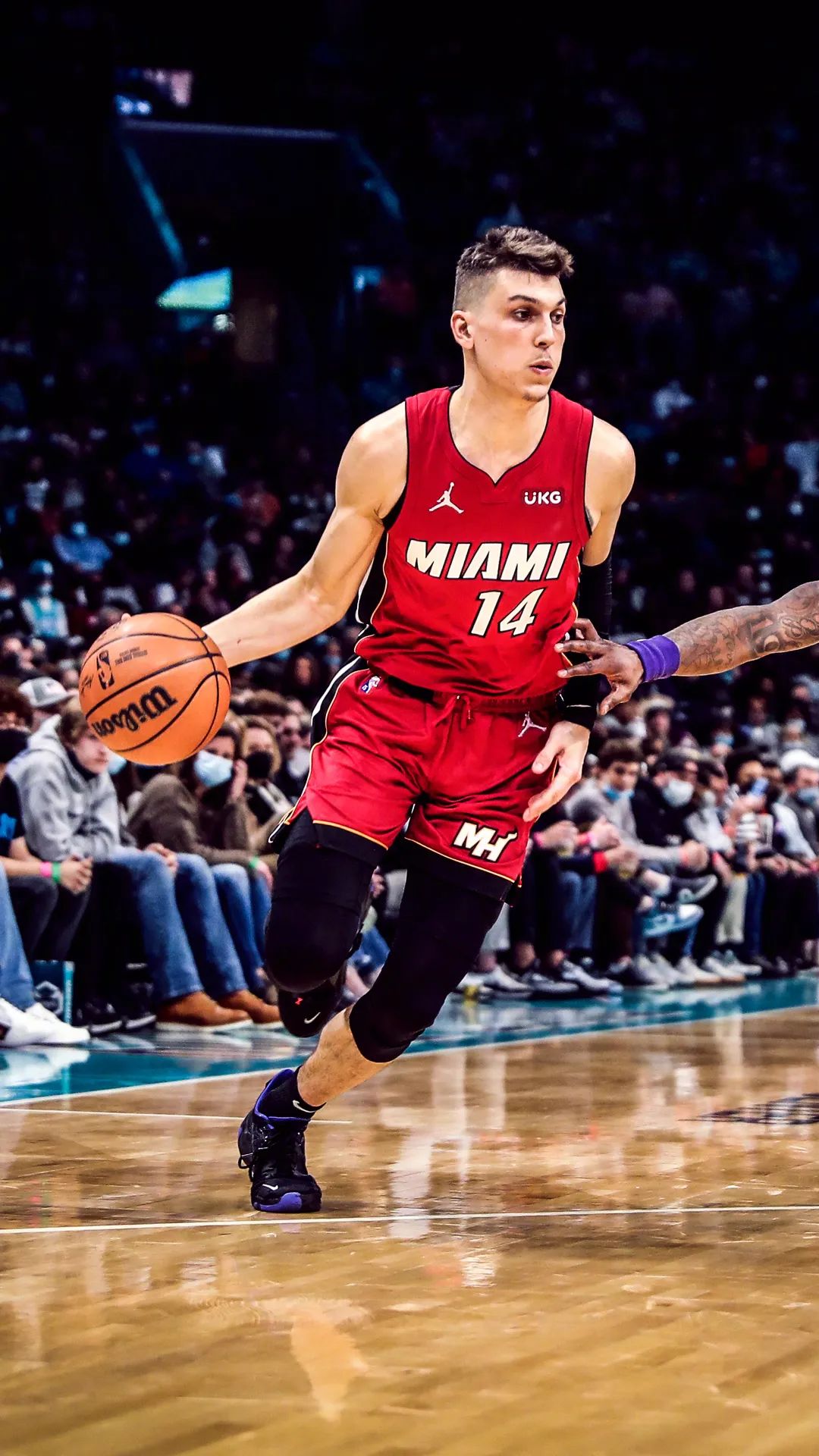 巴西男篮强势热火，布克打破历史纪录