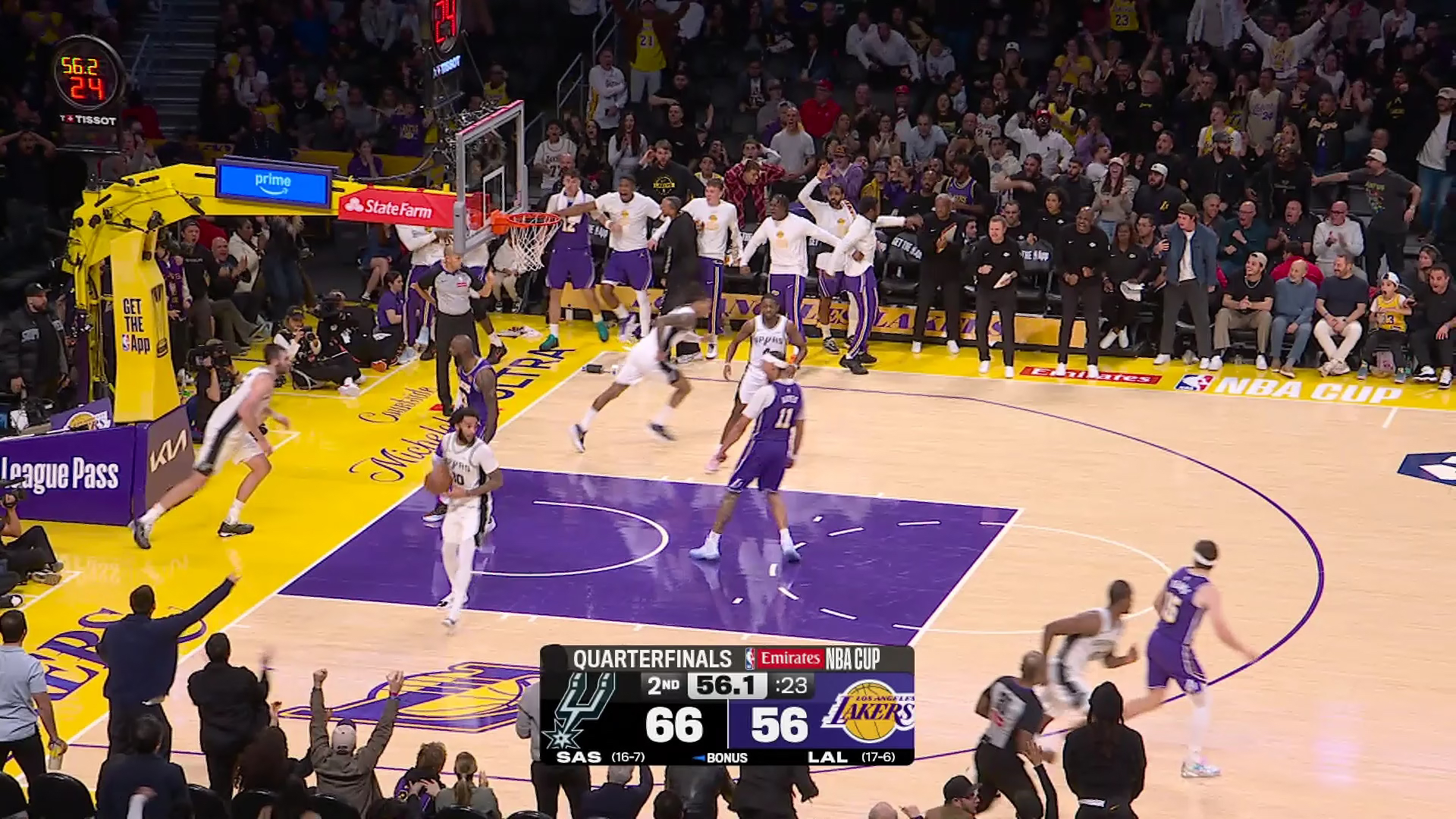 雷霆横扫尼克斯，詹姆斯点燃赛场