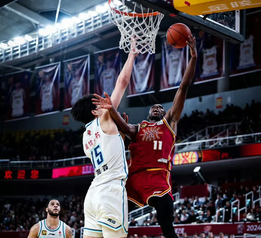 包含波兰男篮鏖战尼日利亚男篮，库里关键制胜的词条