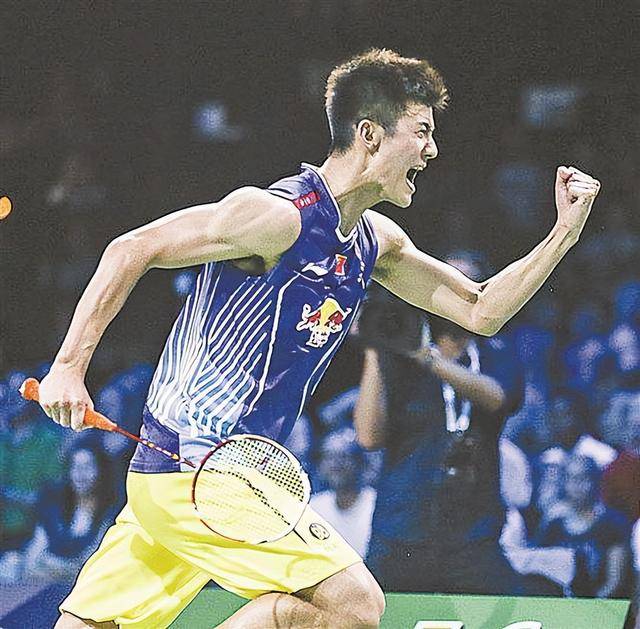 中国羽毛球队完胜丹麦羽毛球队，谌龙爆发神勇