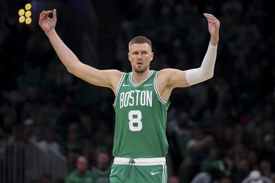 包含湖人B队逆转意大利男篮，贝弗利惊艳世界的词条