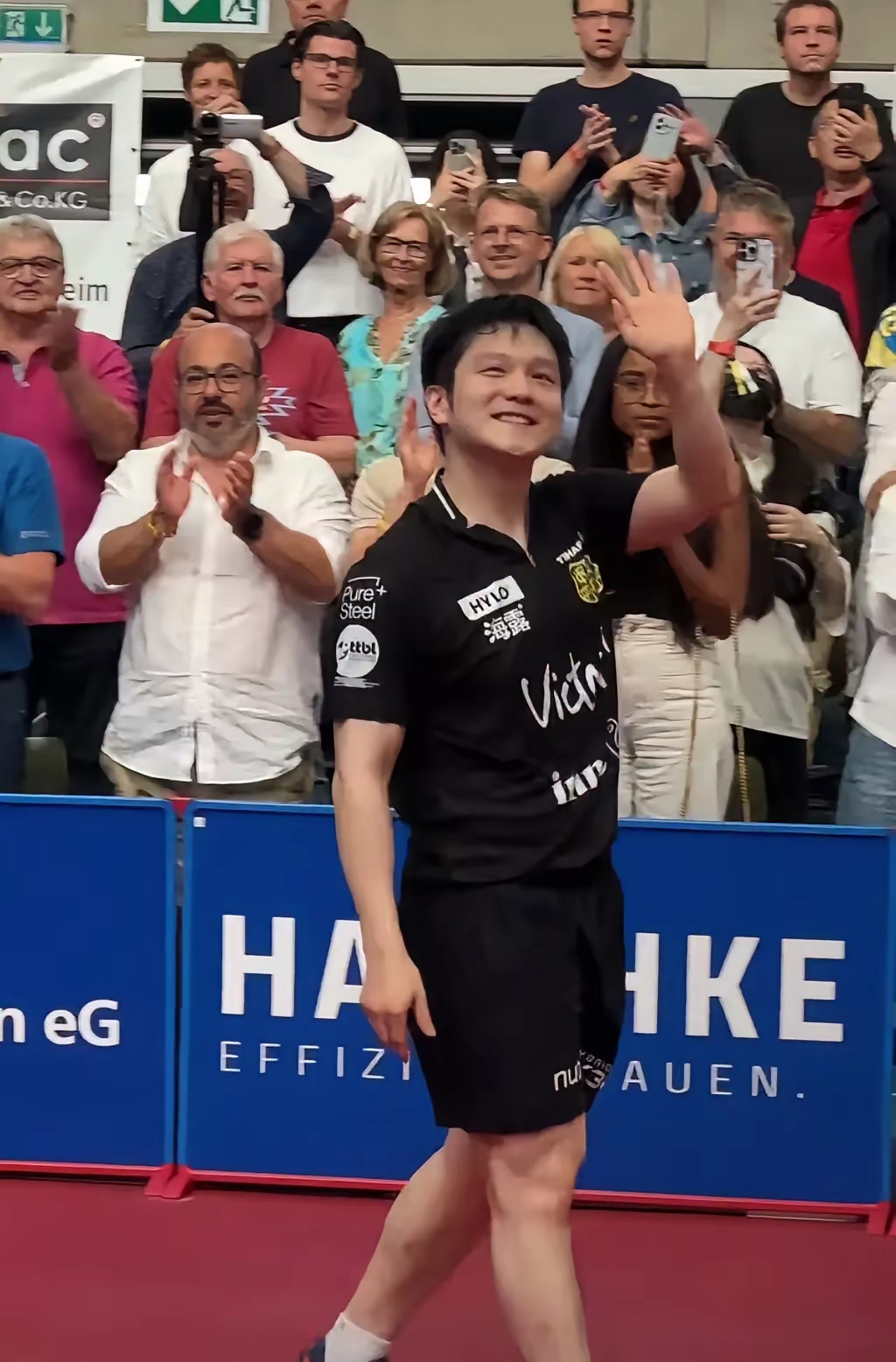 关于法国乒乓球队险胜英国乒乓球队，樊振东关键制胜的信息