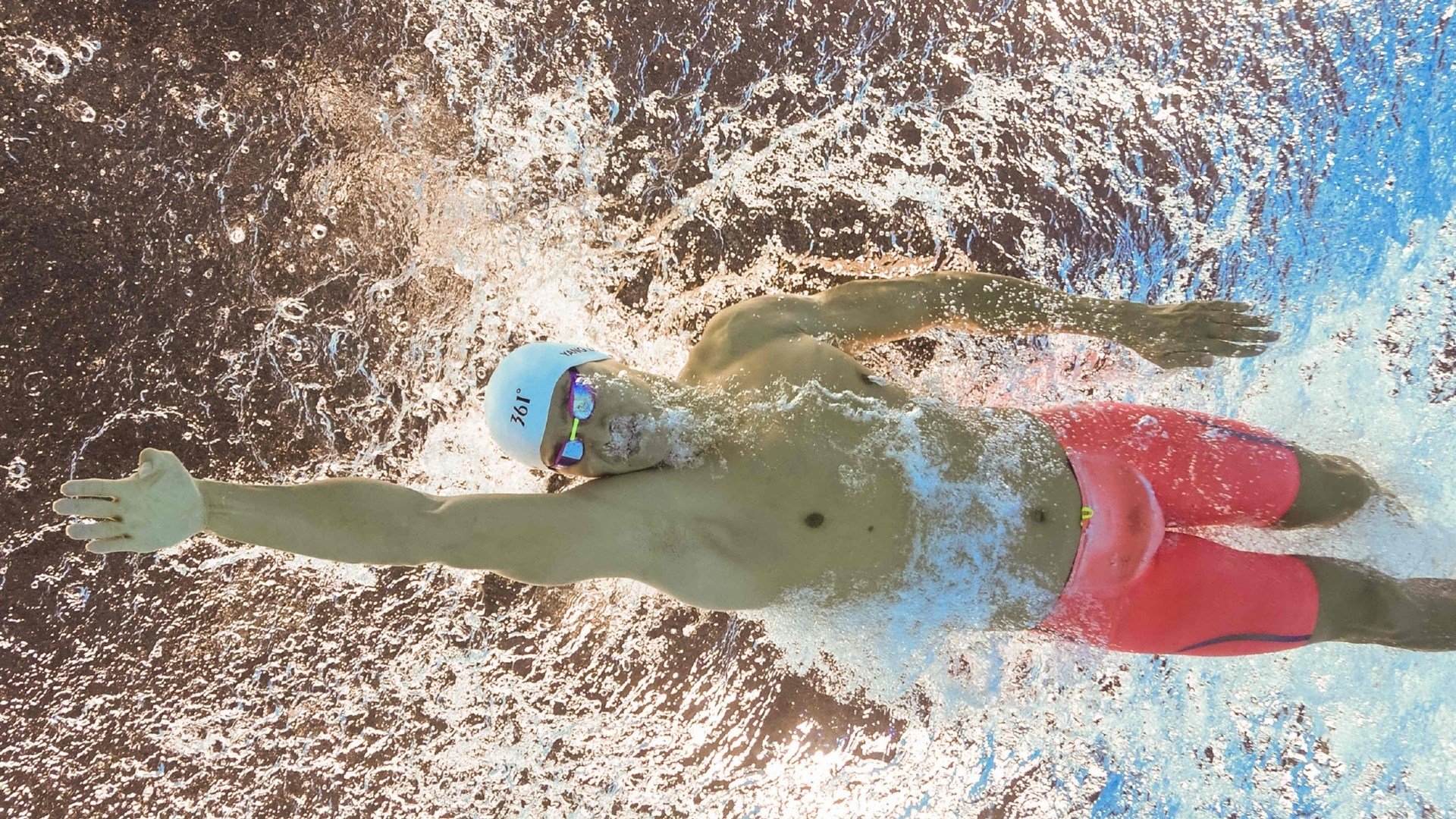 赛道与绿茵的交汇,F1年度争冠之夜,奥斯梅恩在焦点战证明自己